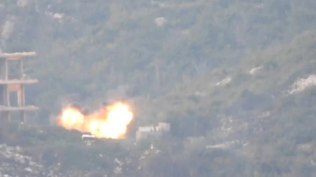 مشاهد من تدمير دبابة لعصابات الأسد على جبهة كنسبا شمال اللاذقية