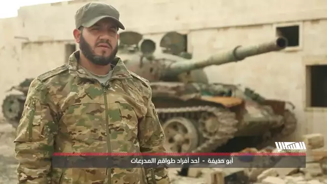 جاهزية طواقم الدبابات التابعة لغرفة عمليات الفتـ ـح المبيـ ـن على محاور ريف إدلب الشرقي