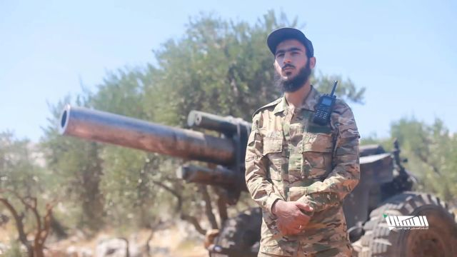 جاهزية طاقم مدفع ''155'' مم في غرفة عمليات الفتـ ـح المبيـ ـن بريف حلب الغربي